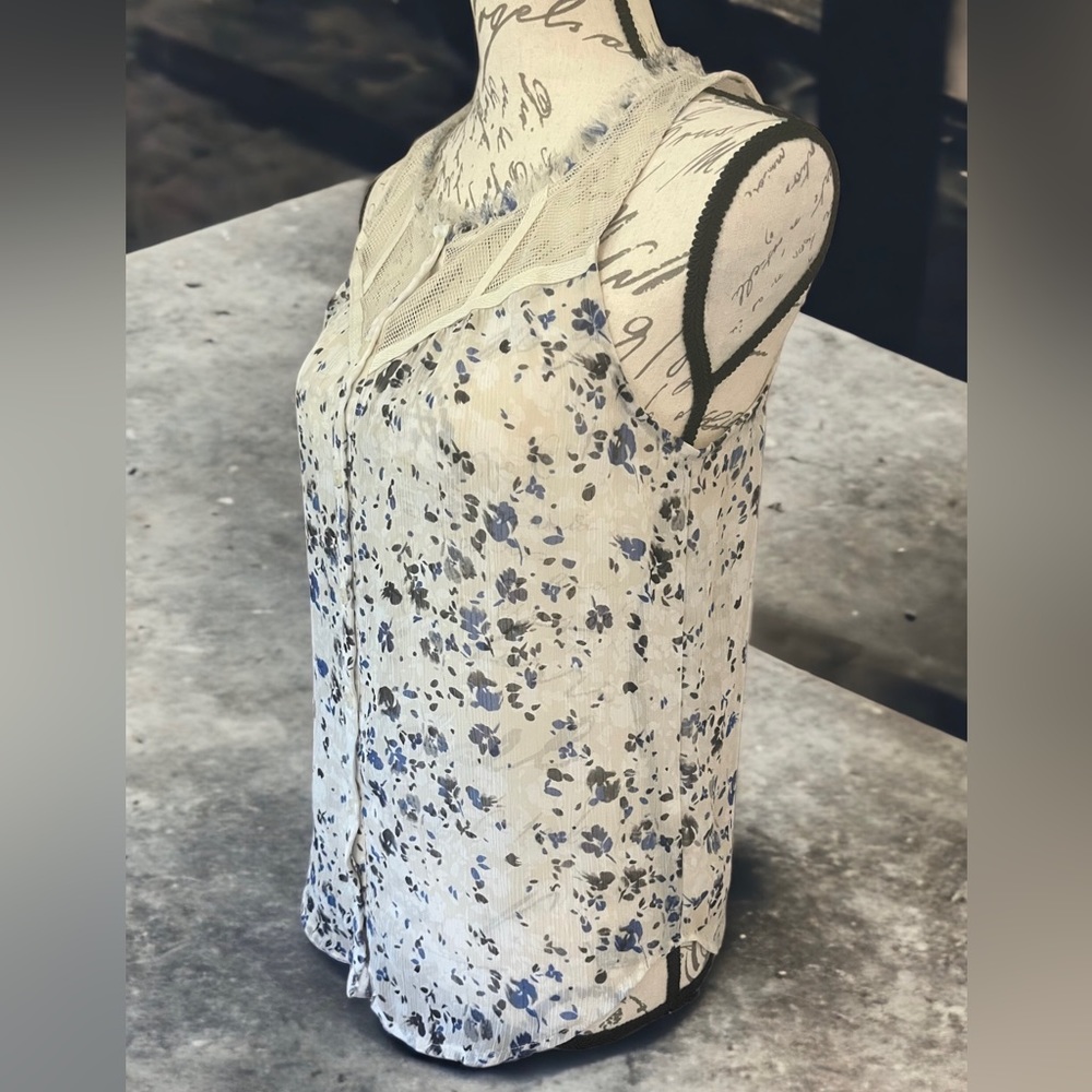 Princess Vera Wang Sheer Button-Front Sleeveless Top Small Cream & Blue Floral - Picture 5 of 13